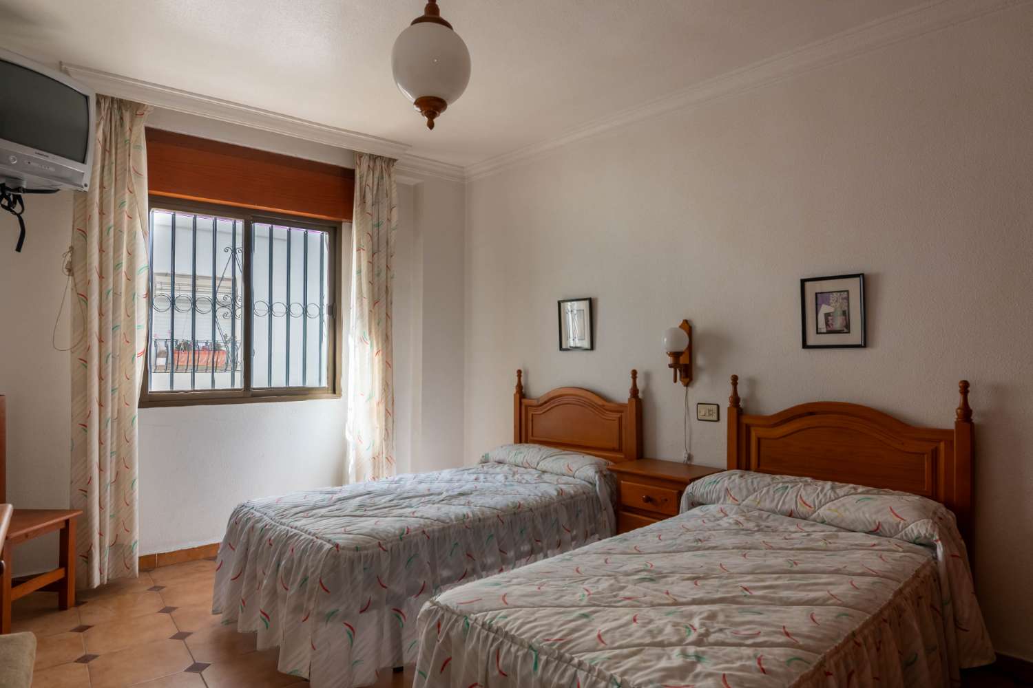 Hostal en venta en el centro de Salobreña