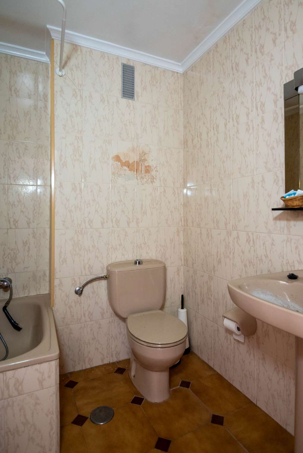 Hostal en venta en el centro de Salobreña