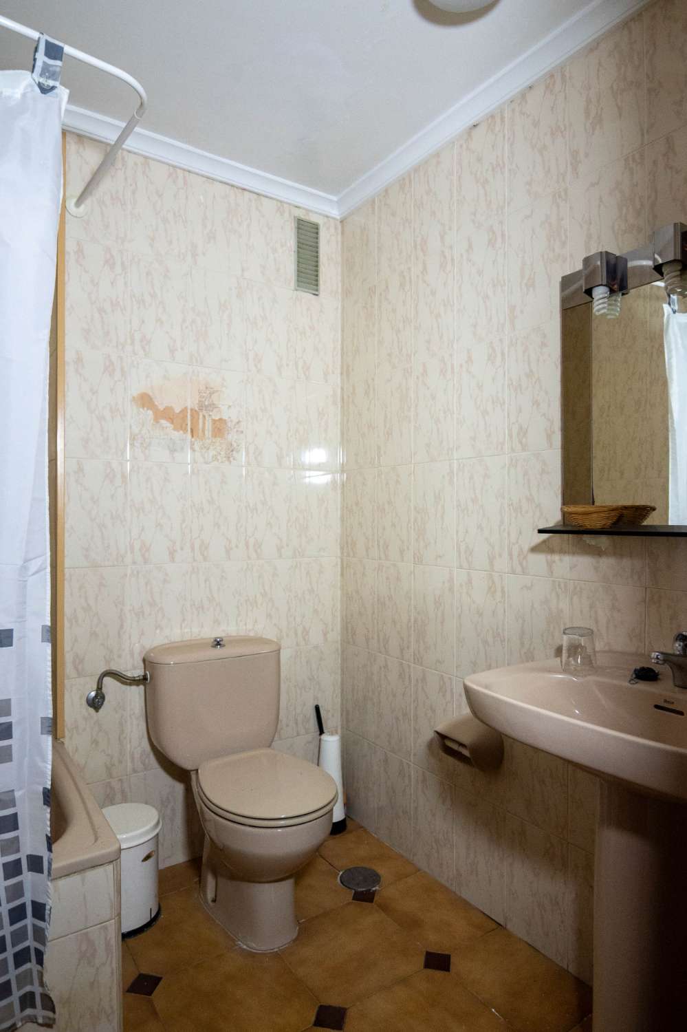 Hostal en venta en el centro de Salobreña