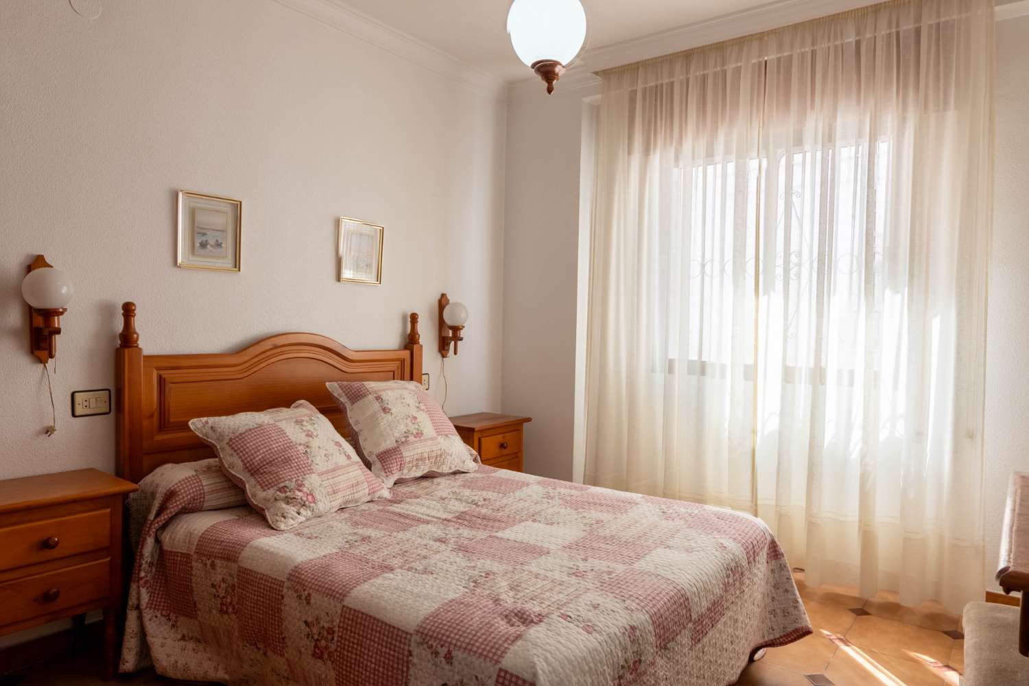 Hostal en venta en el centro de Salobreña