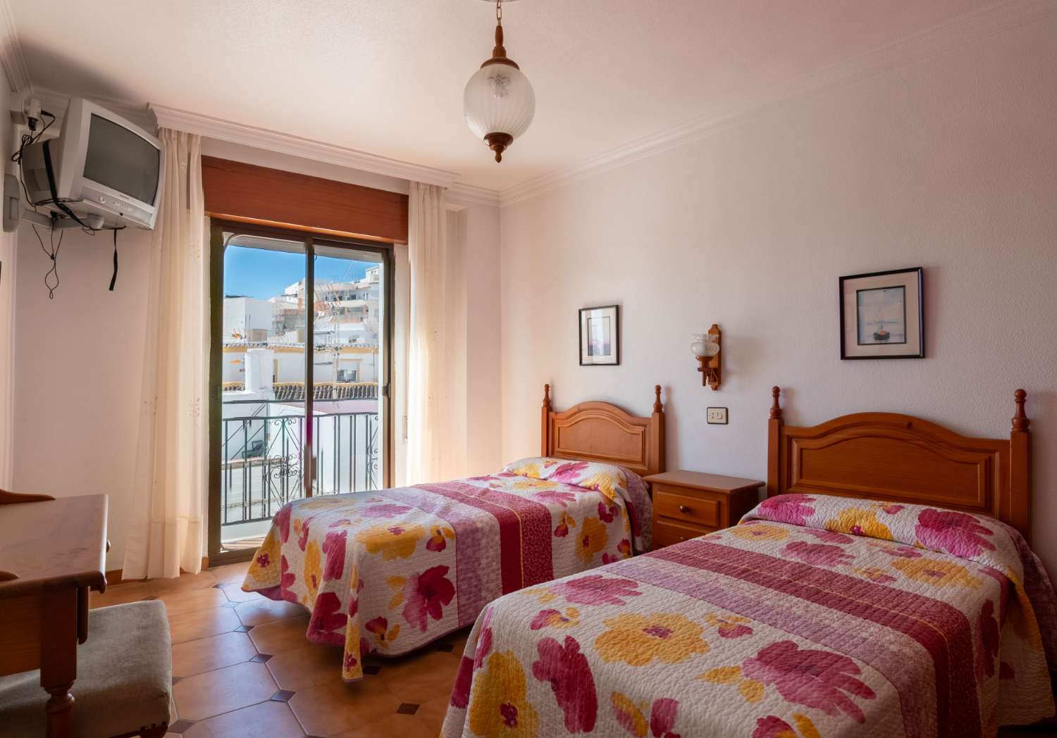 Hostal en venta en el centro de Salobreña