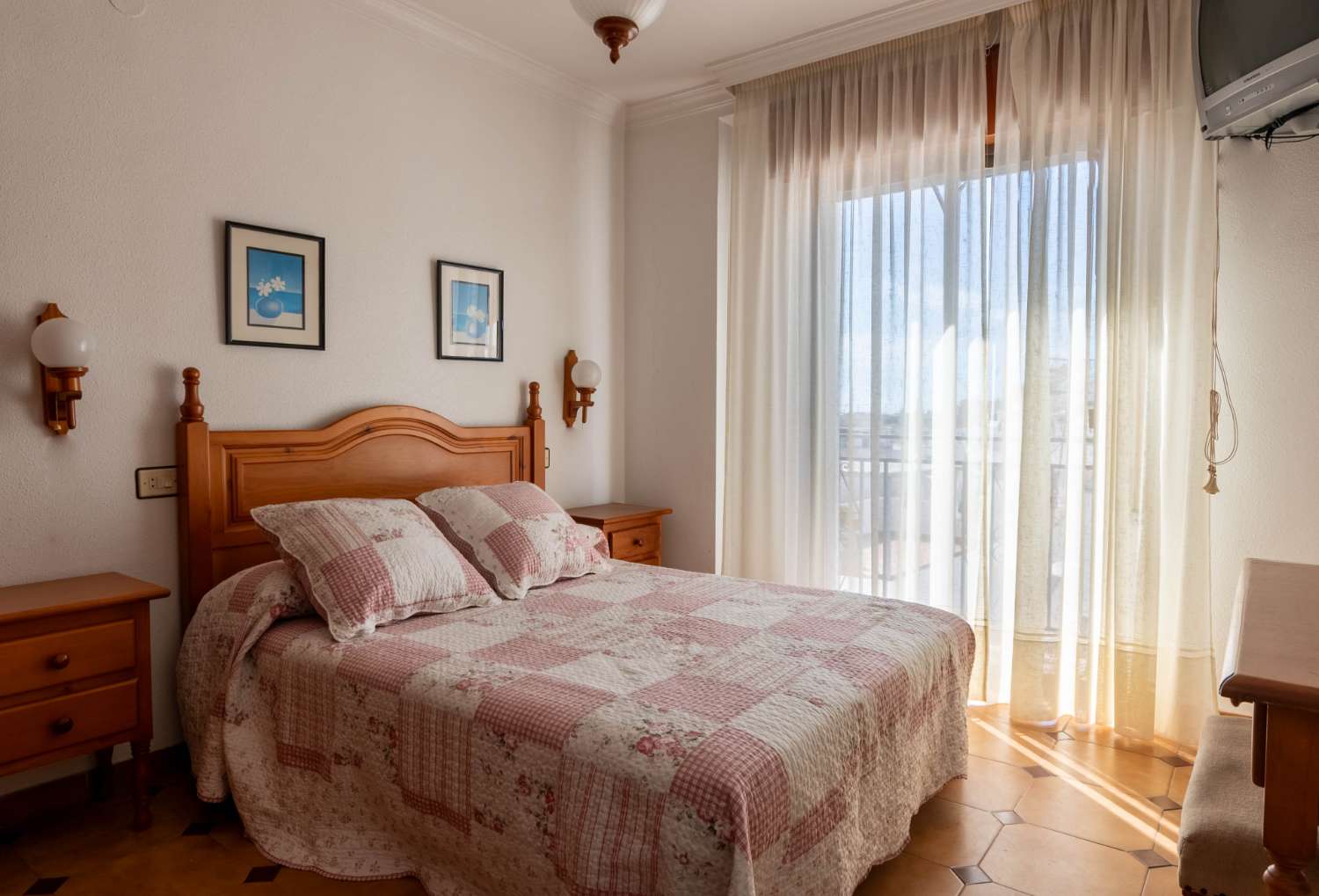 Hostal en venta en el centro de Salobreña