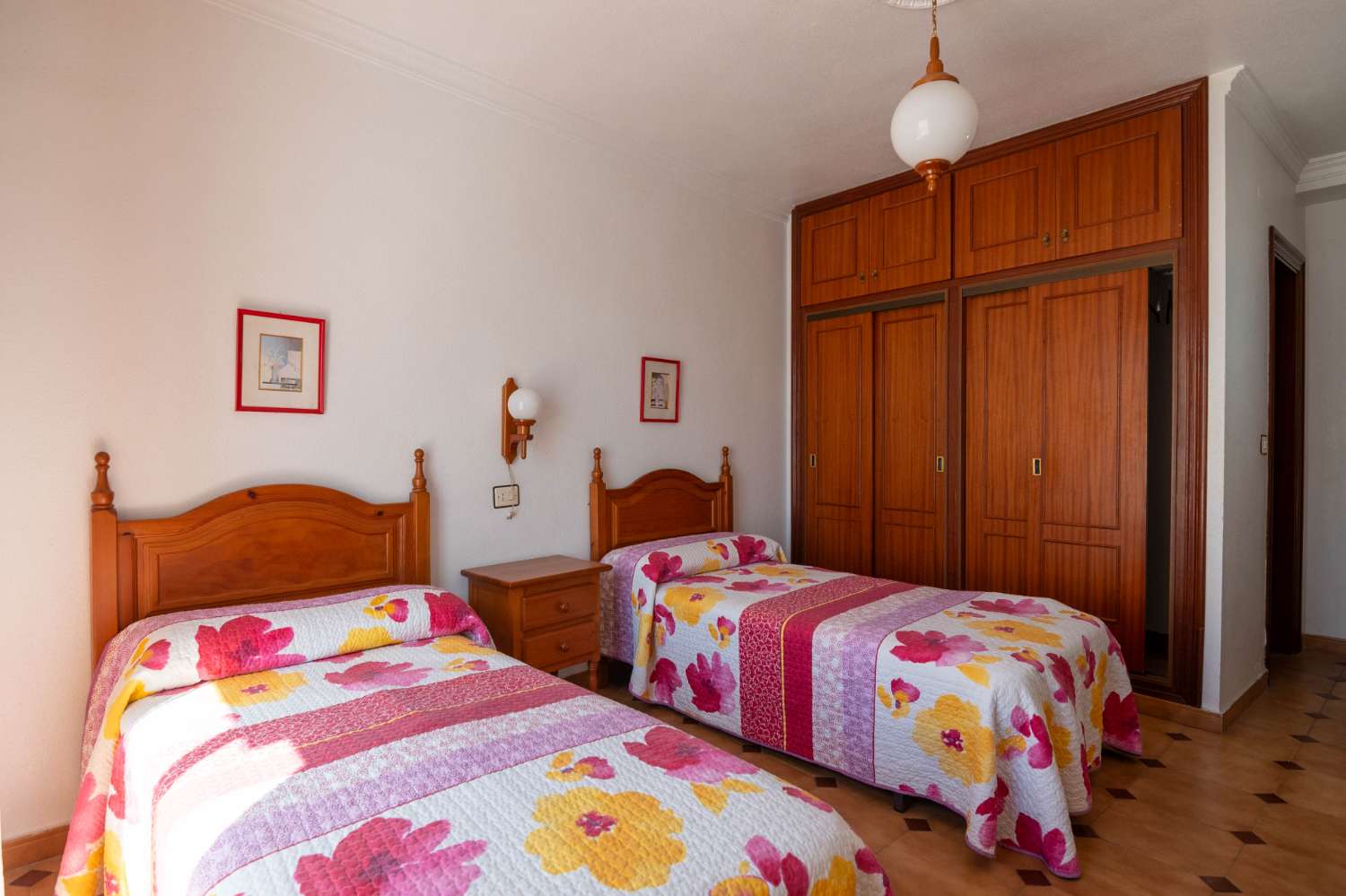 Hostal en venta en el centro de Salobreña