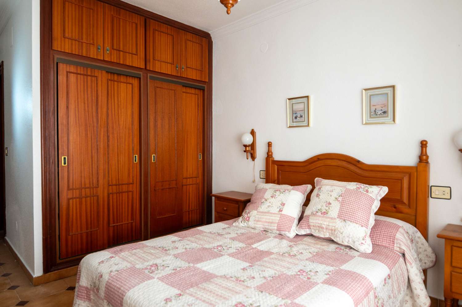 Hostal en venta en el centro de Salobreña