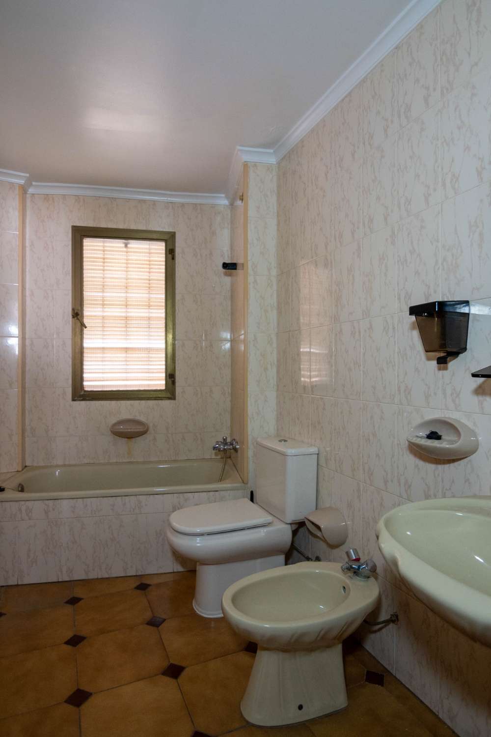 Hostal en venta en el centro de Salobreña