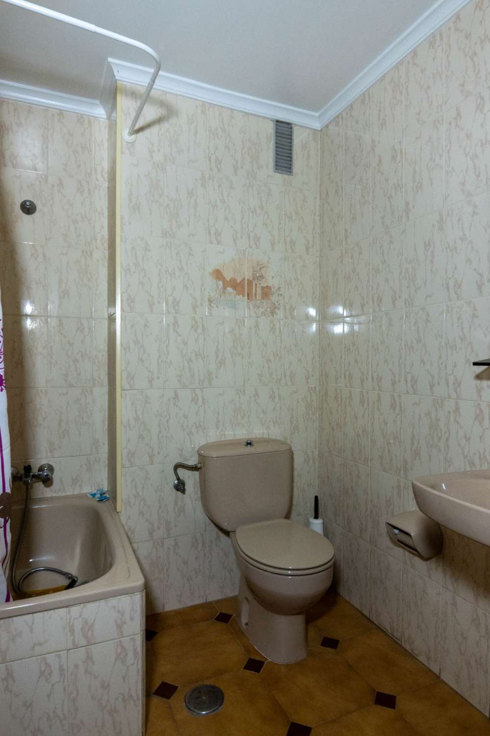 Hostal en venta en el centro de Salobreña