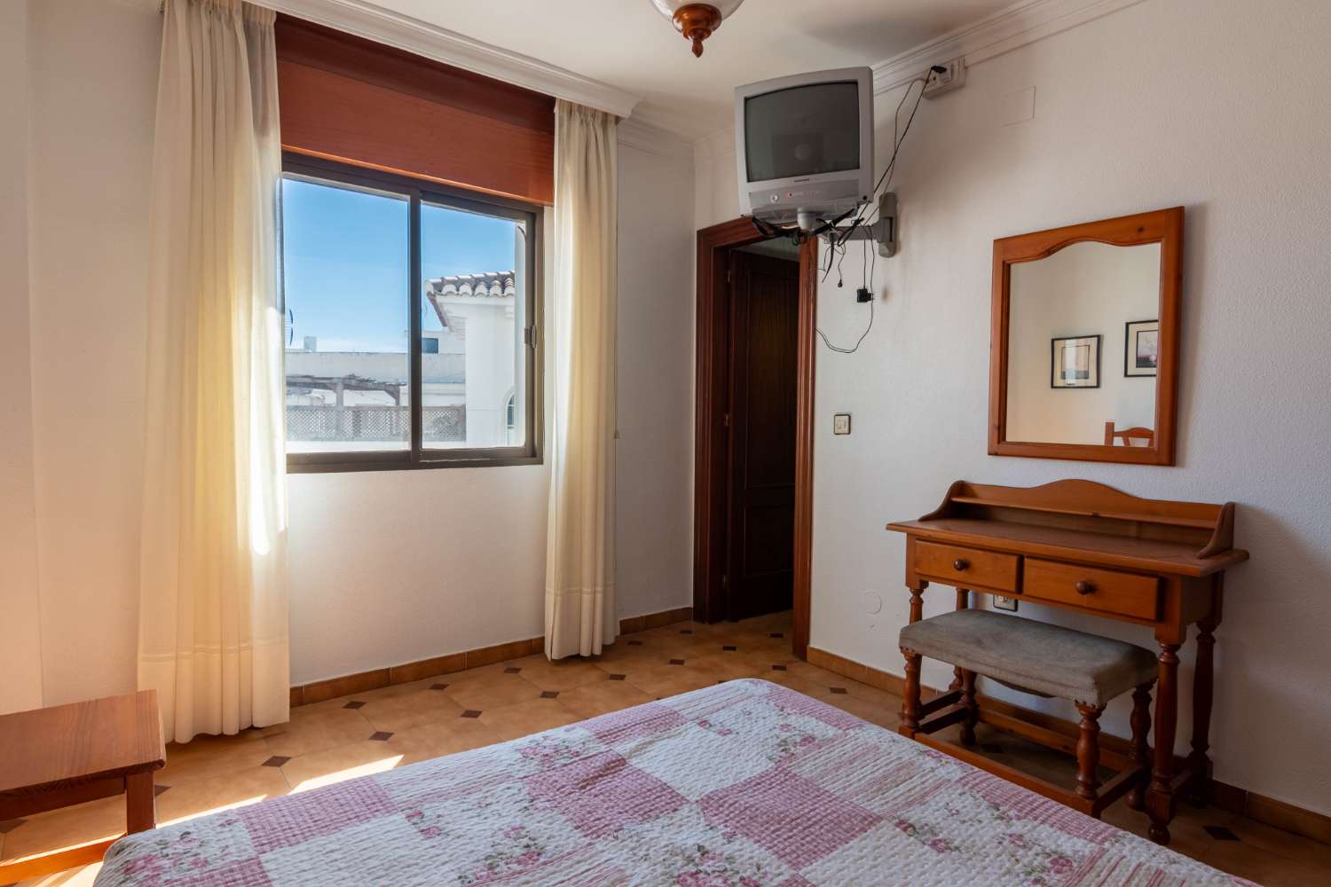 Hostal en venta en el centro de Salobreña