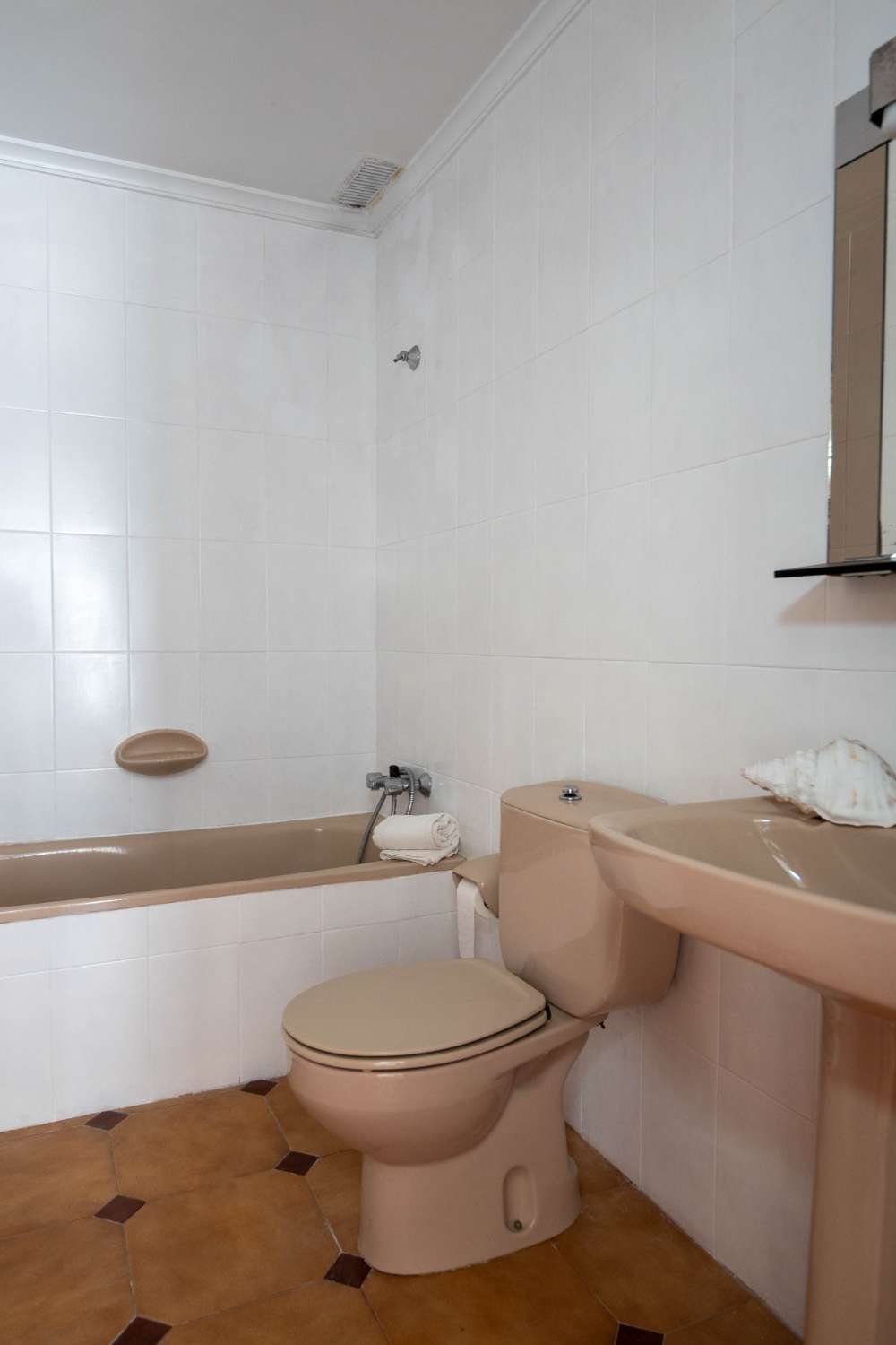 Hostal en venta en el centro de Salobreña