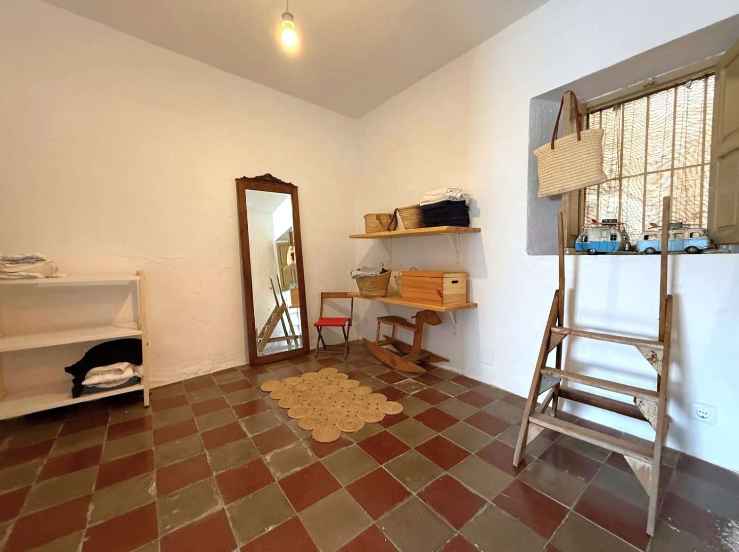 Talo myynnissä La Caleta - La Guardia (Salobreña)