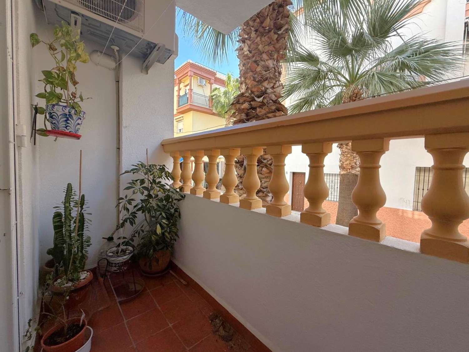 Bajo en venta en el centro de Salobreña