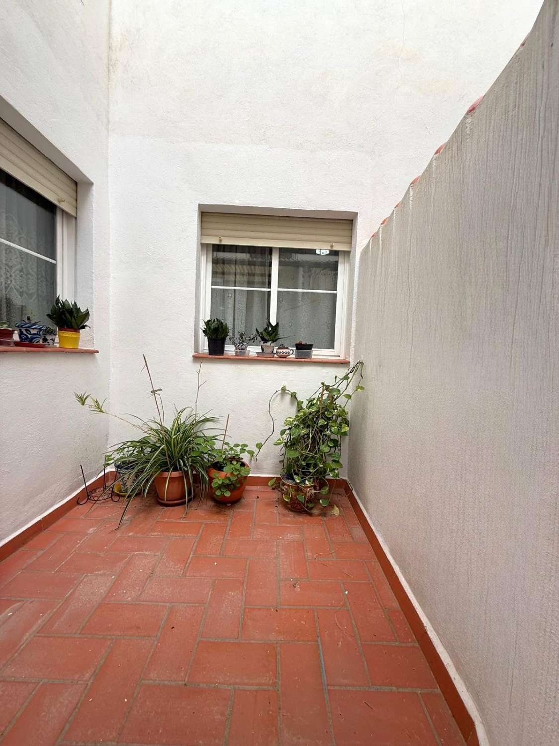 Bajo en venta en el centro de Salobreña