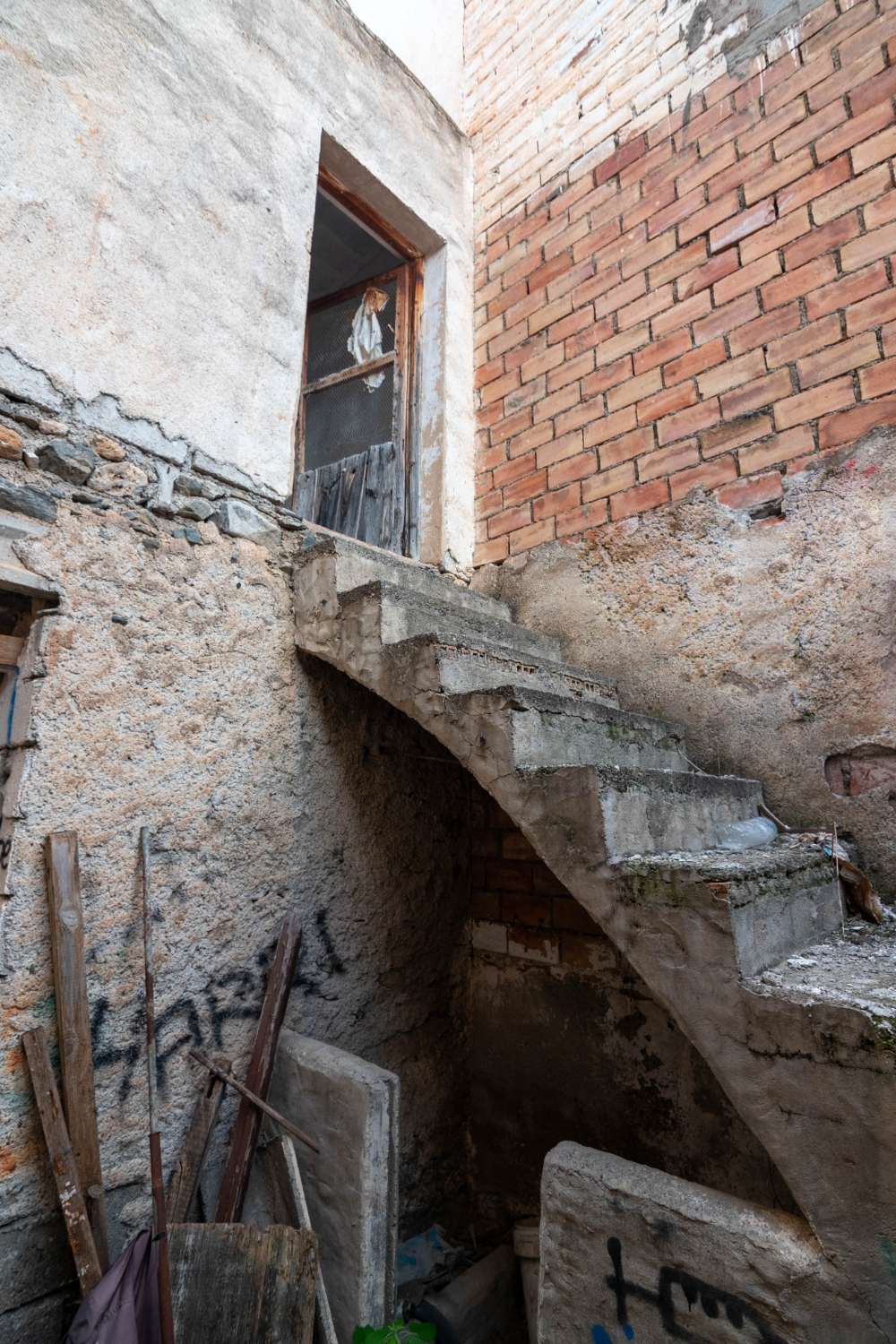 Casa de pueblo a reformar íntegramente en Molvízar