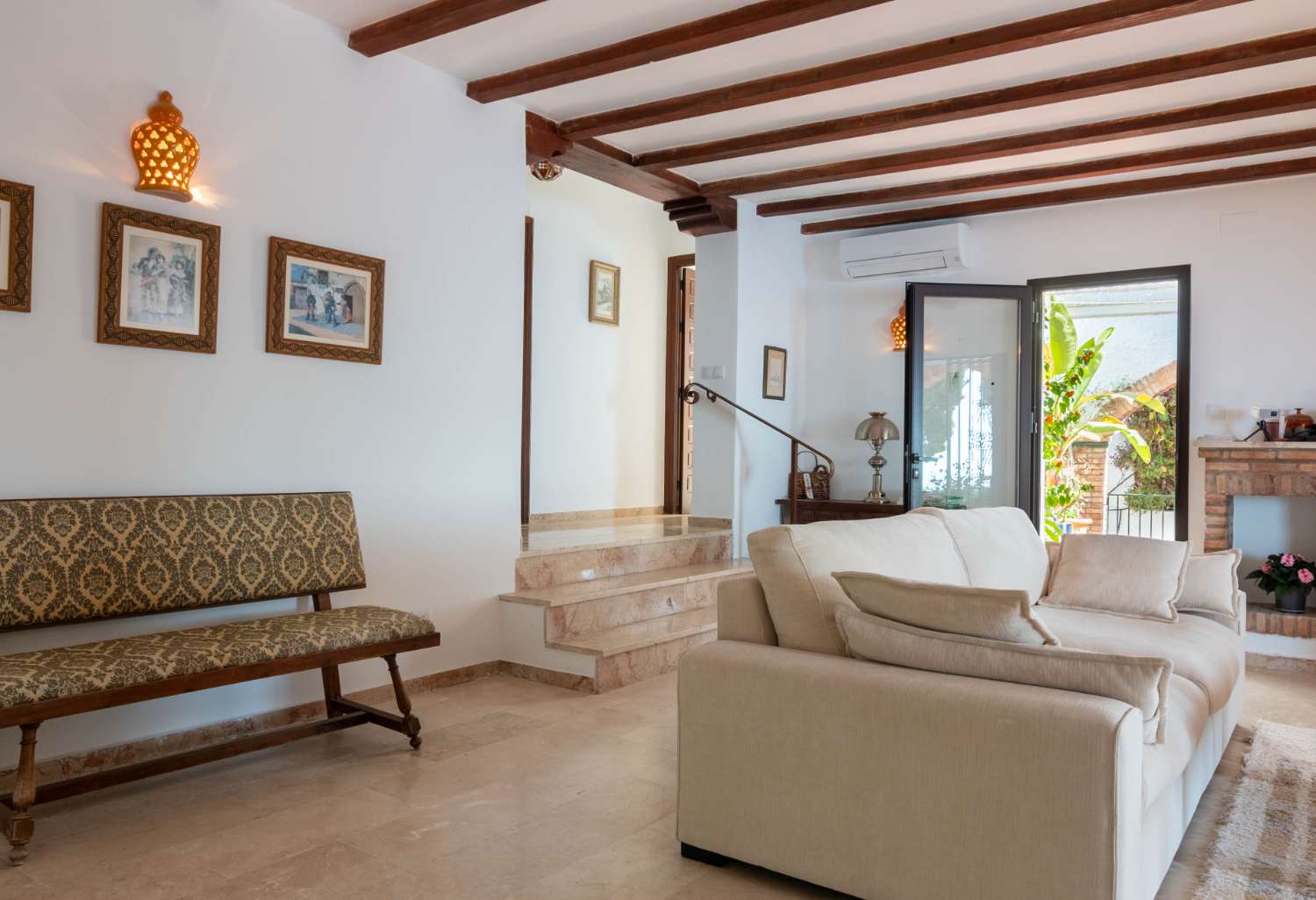 Espectacular villa con vistas al mar en venta