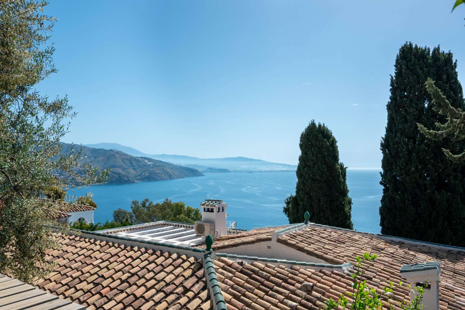 Espectacular villa con vistas al mar en venta