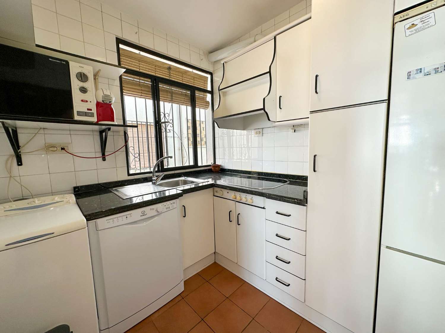 Apartamento con vistas al mar y piscina comunitaria en venta