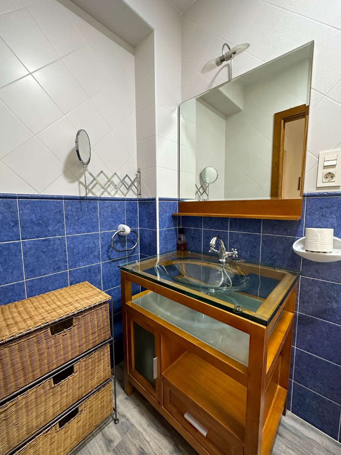 Apartamento con vistas al mar y piscina comunitaria en venta