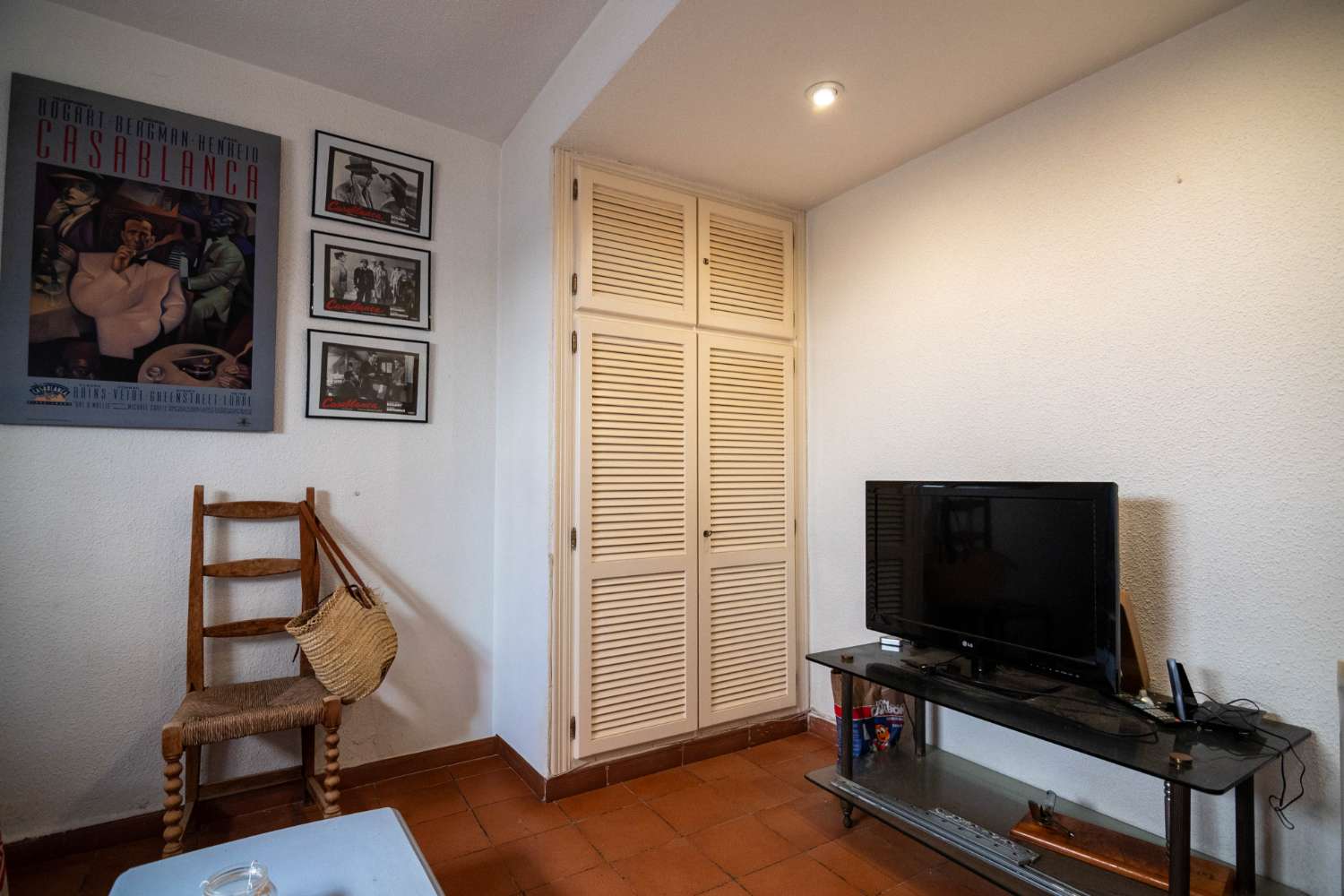 Apartamento con vistas al mar y piscina comunitaria en venta