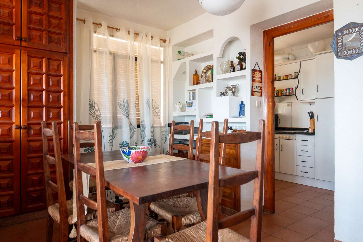 Apartamento con vistas al mar y piscina comunitaria en venta