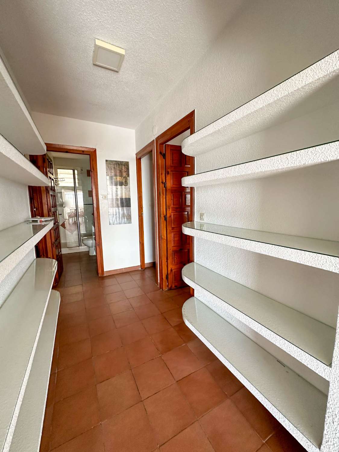 Apartamento con vistas al mar y piscina comunitaria en venta