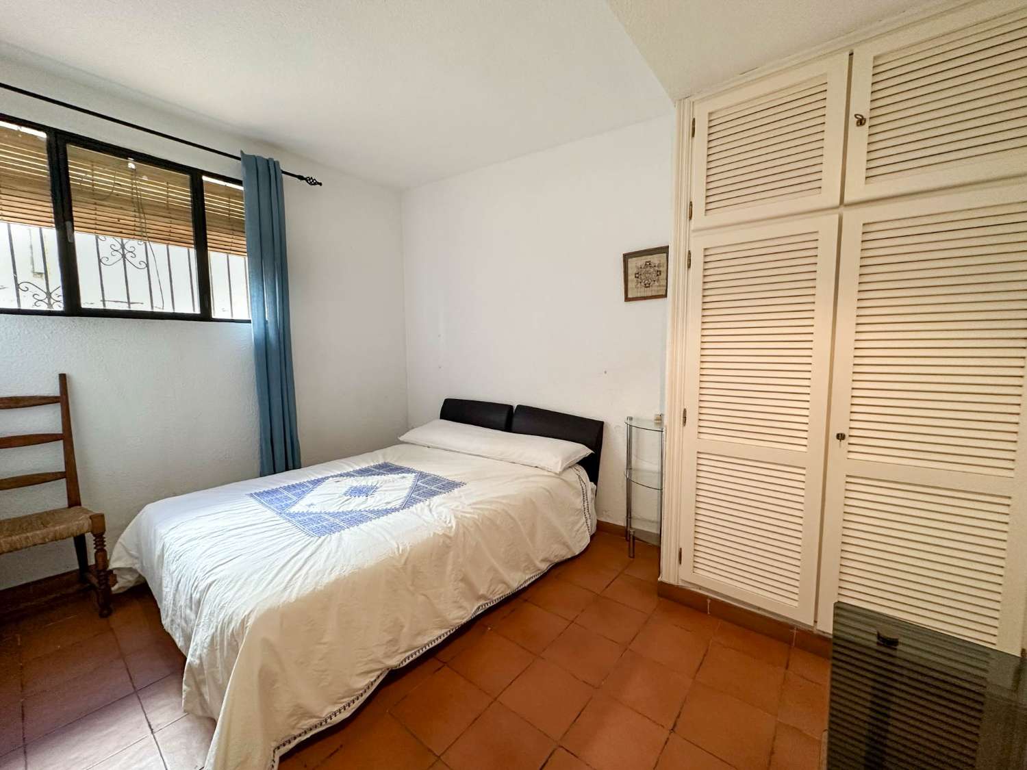 Apartamento con vistas al mar y piscina comunitaria en venta