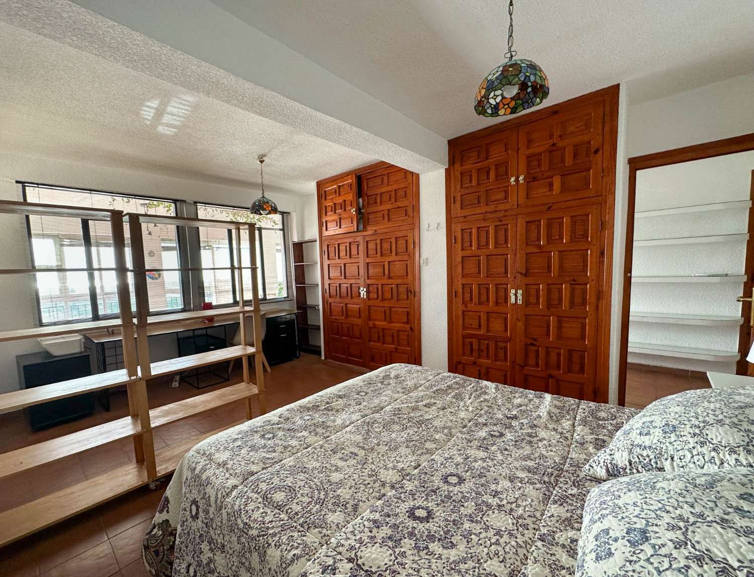 Apartamento con vistas al mar y piscina comunitaria en venta