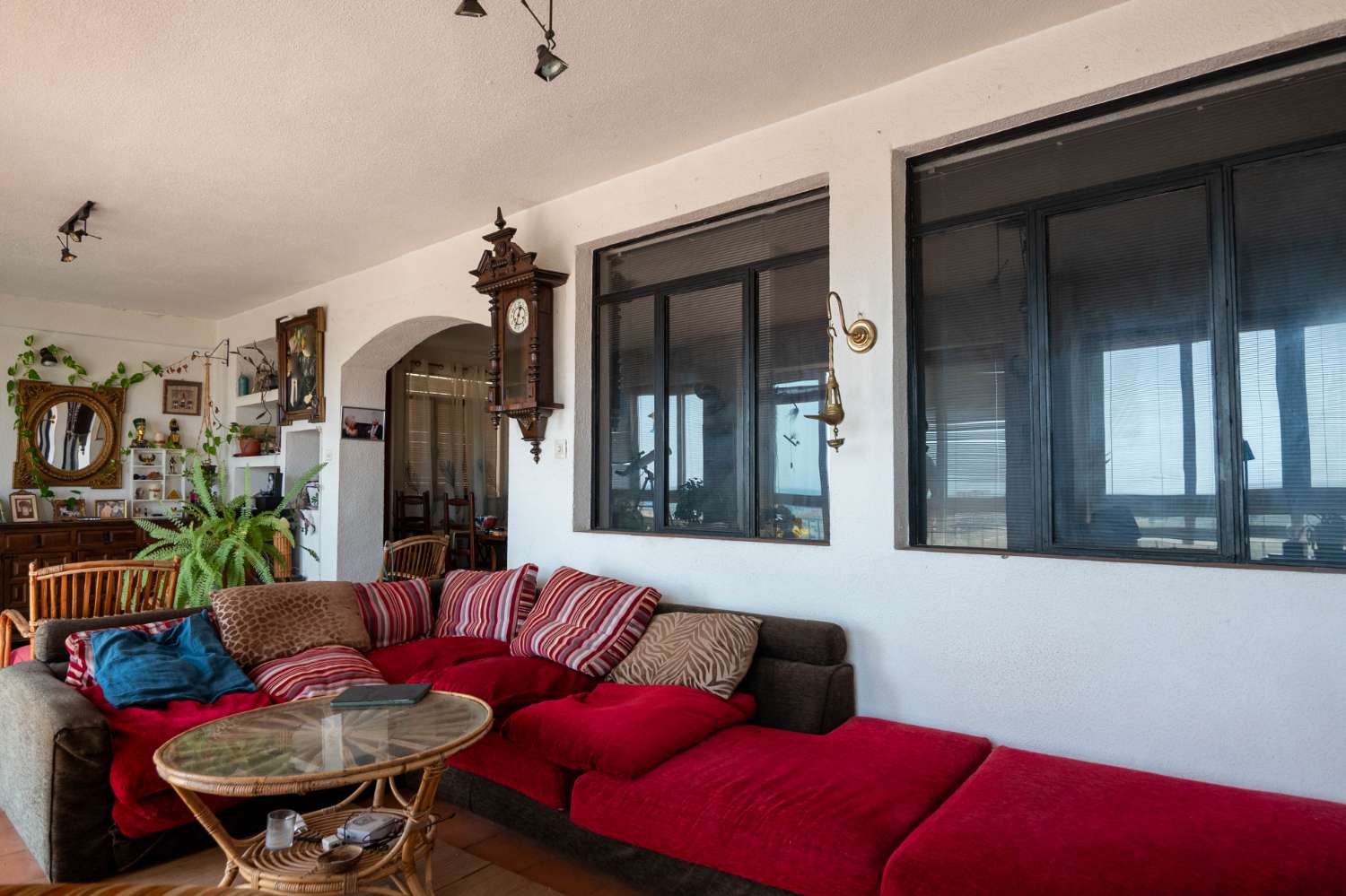 Apartamento con vistas al mar y piscina comunitaria en venta