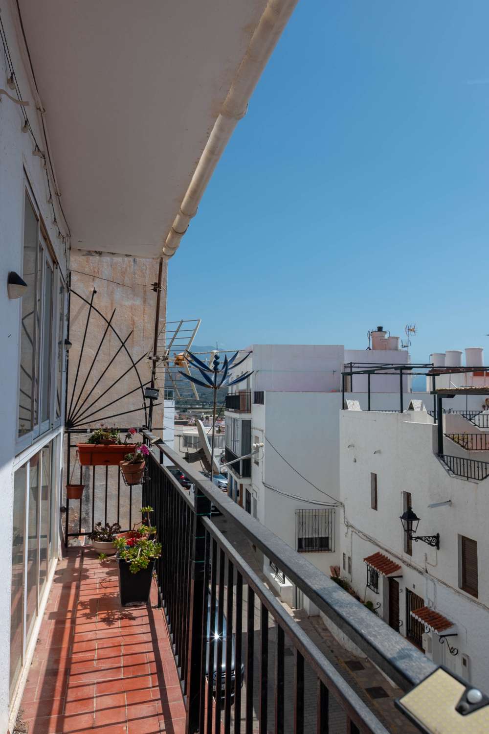 Apartamento con vistas al mar y piscina comunitaria en venta