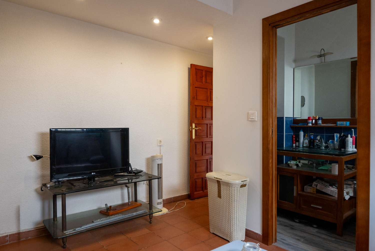 Apartamento con vistas al mar y piscina comunitaria en venta