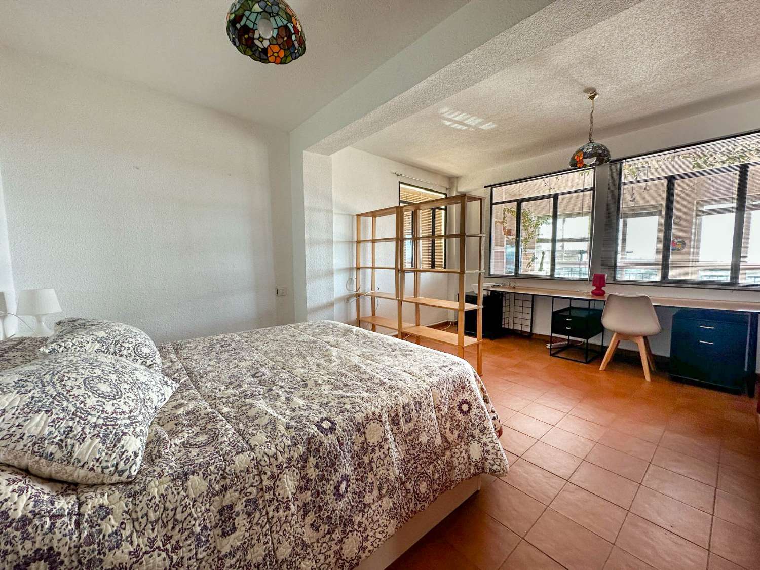 Apartamento con vistas al mar y piscina comunitaria en venta