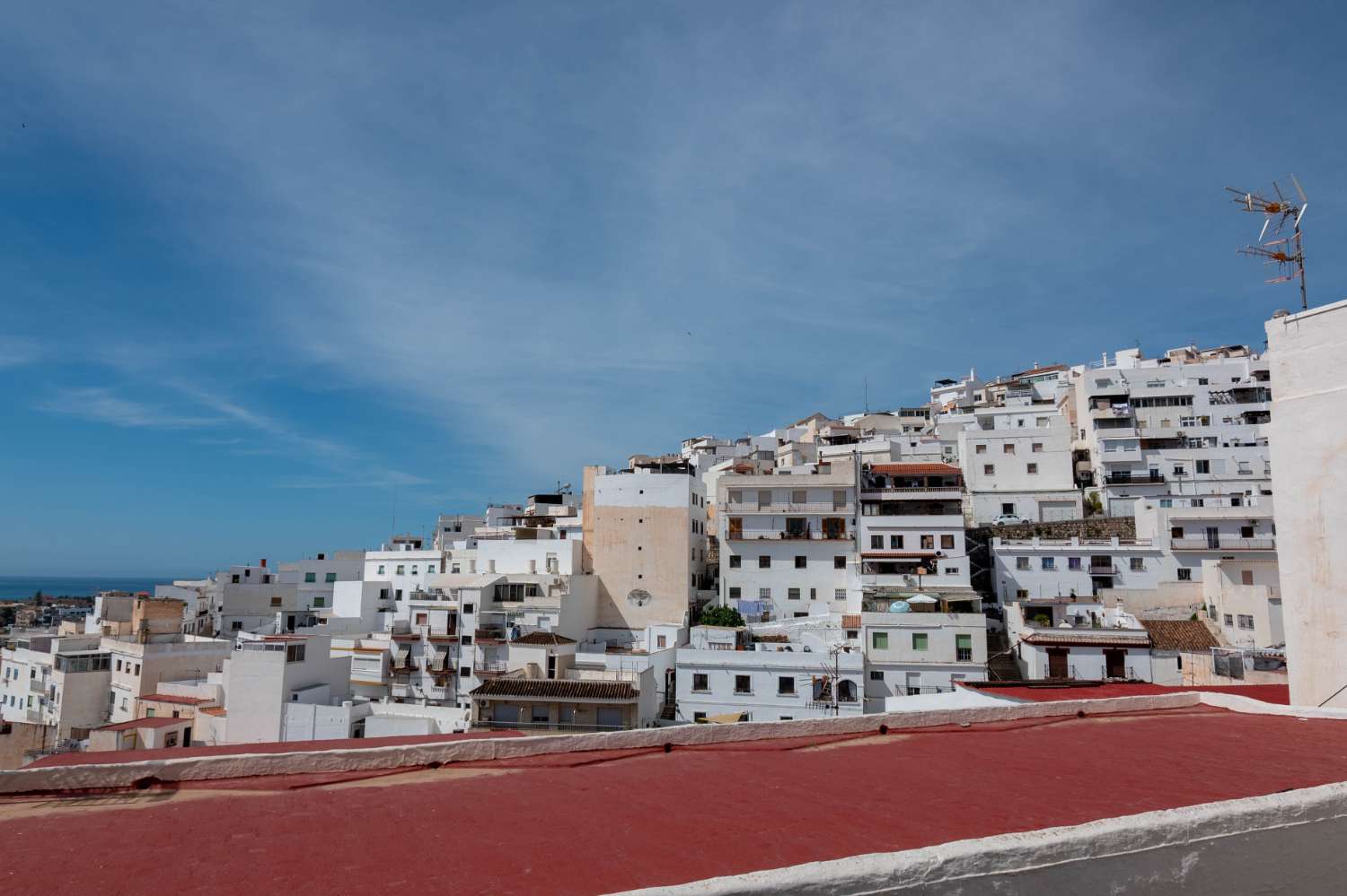 Casa de pueblo con potencial y vistas al mar en Salobreña