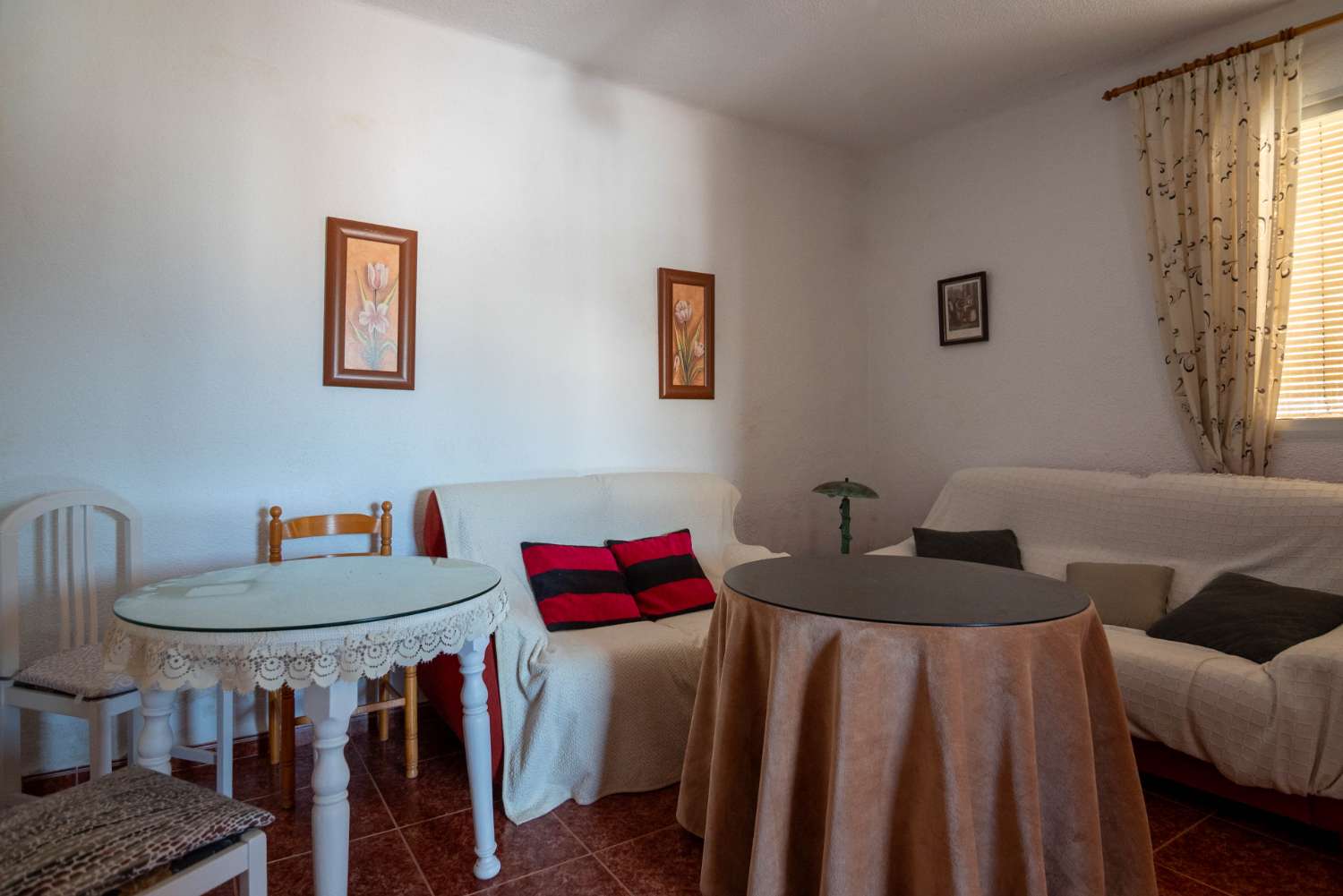 Casa de pueblo con potencial y vistas al mar en Salobreña
