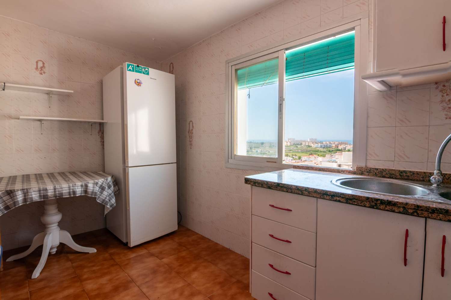 Casa de pueblo con potencial y vistas al mar en Salobreña