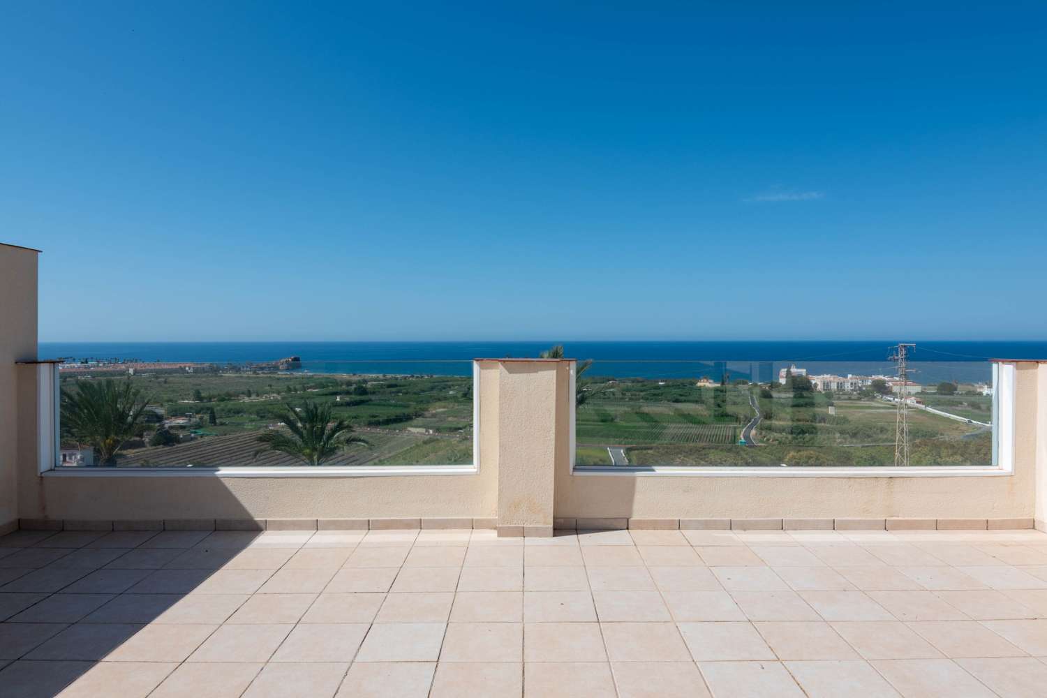 Ático con vistas impresionantes en venta en Salobreña