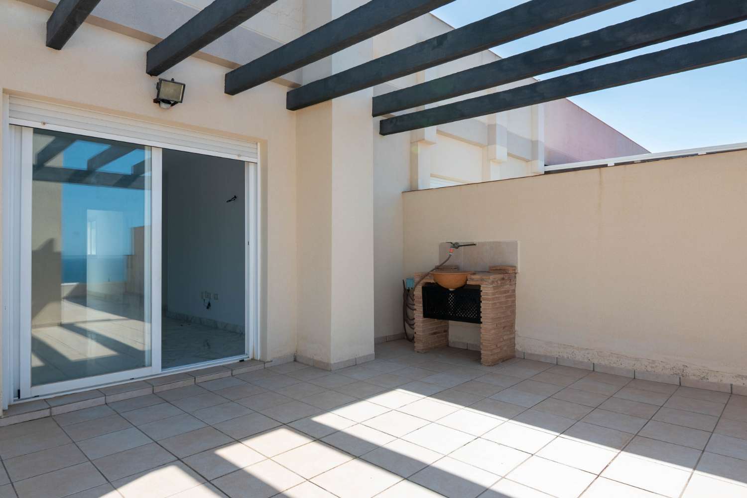Ático con vistas impresionantes en venta en Salobreña