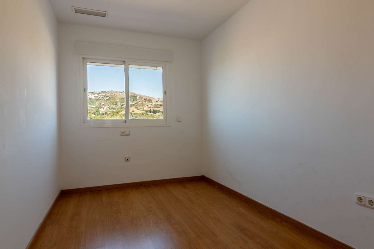 Ático con vistas impresionantes en venta en Salobreña