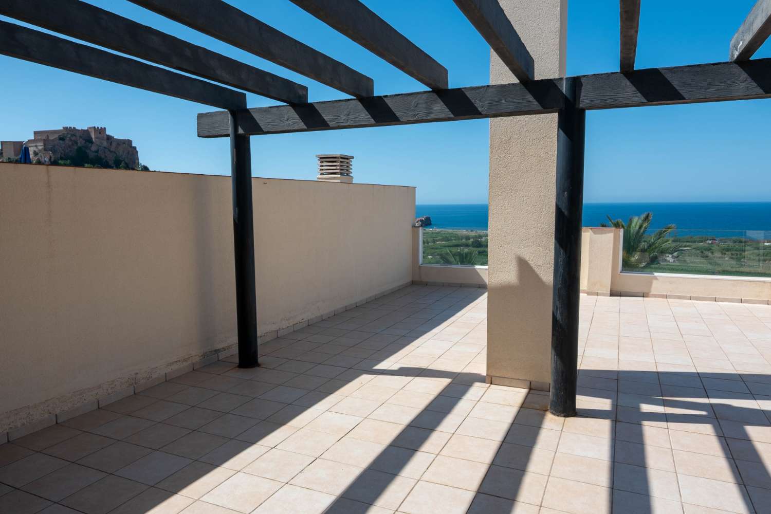 Ático con vistas impresionantes en venta en Salobreña
