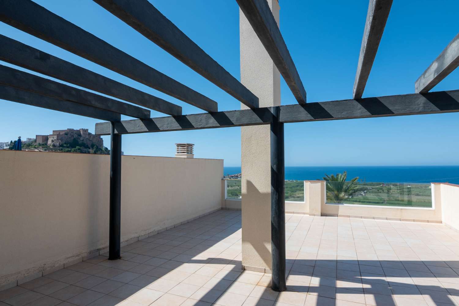 Ático con vistas impresionantes en venta en Salobreña