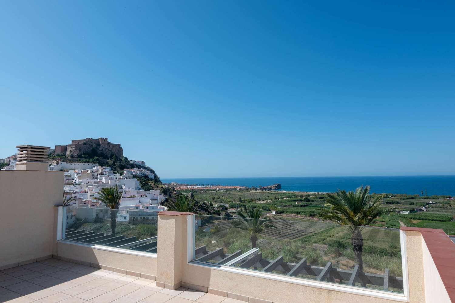 Ático con vistas impresionantes en venta en Salobreña