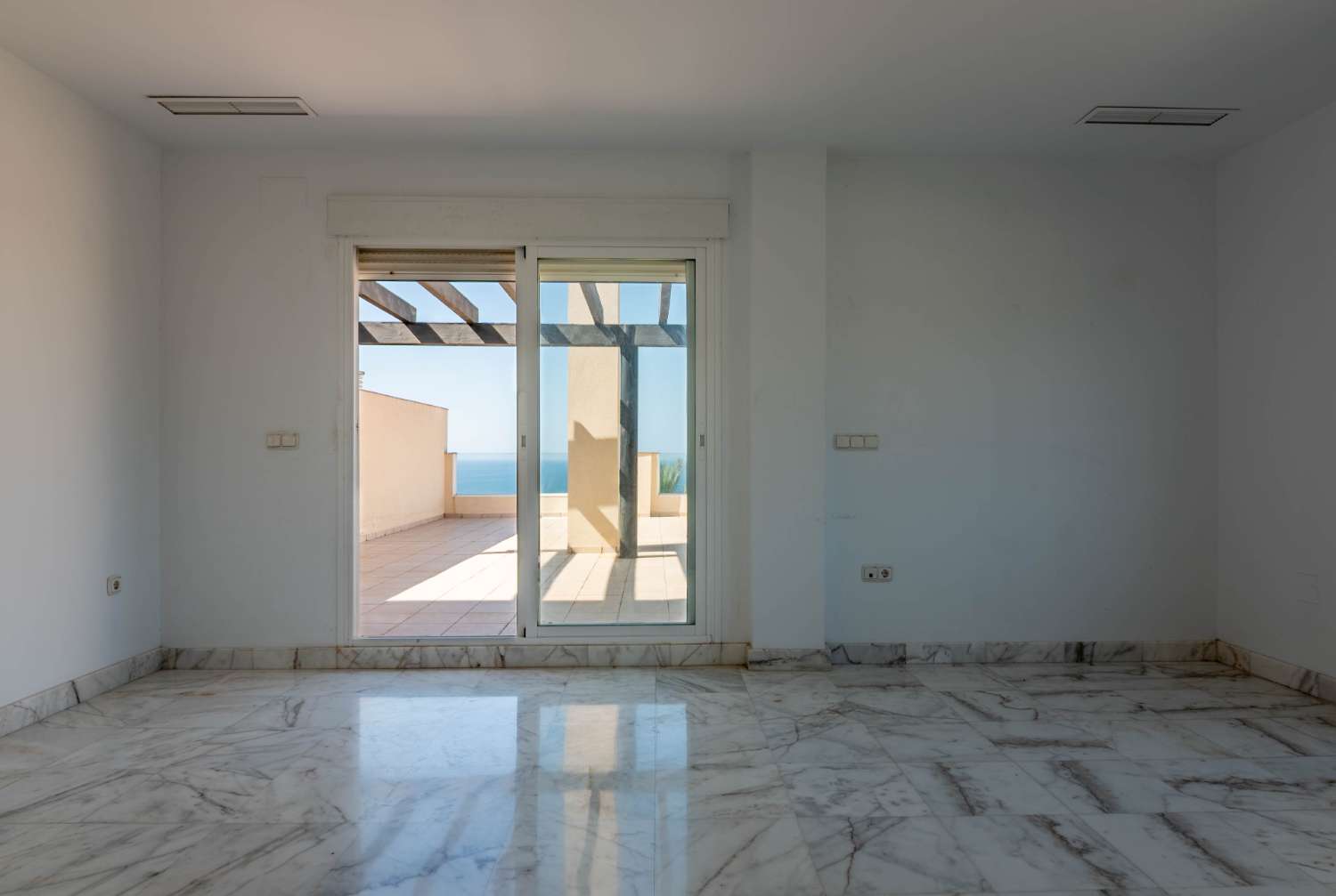Ático con vistas impresionantes en venta en Salobreña