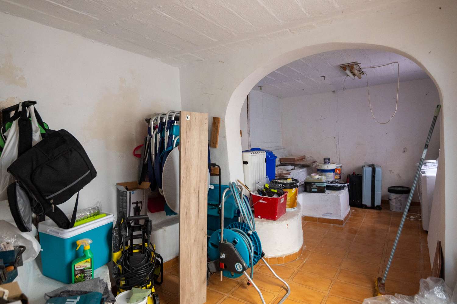 Dorpshuis met terrassen, extra kamer en veel potentieel