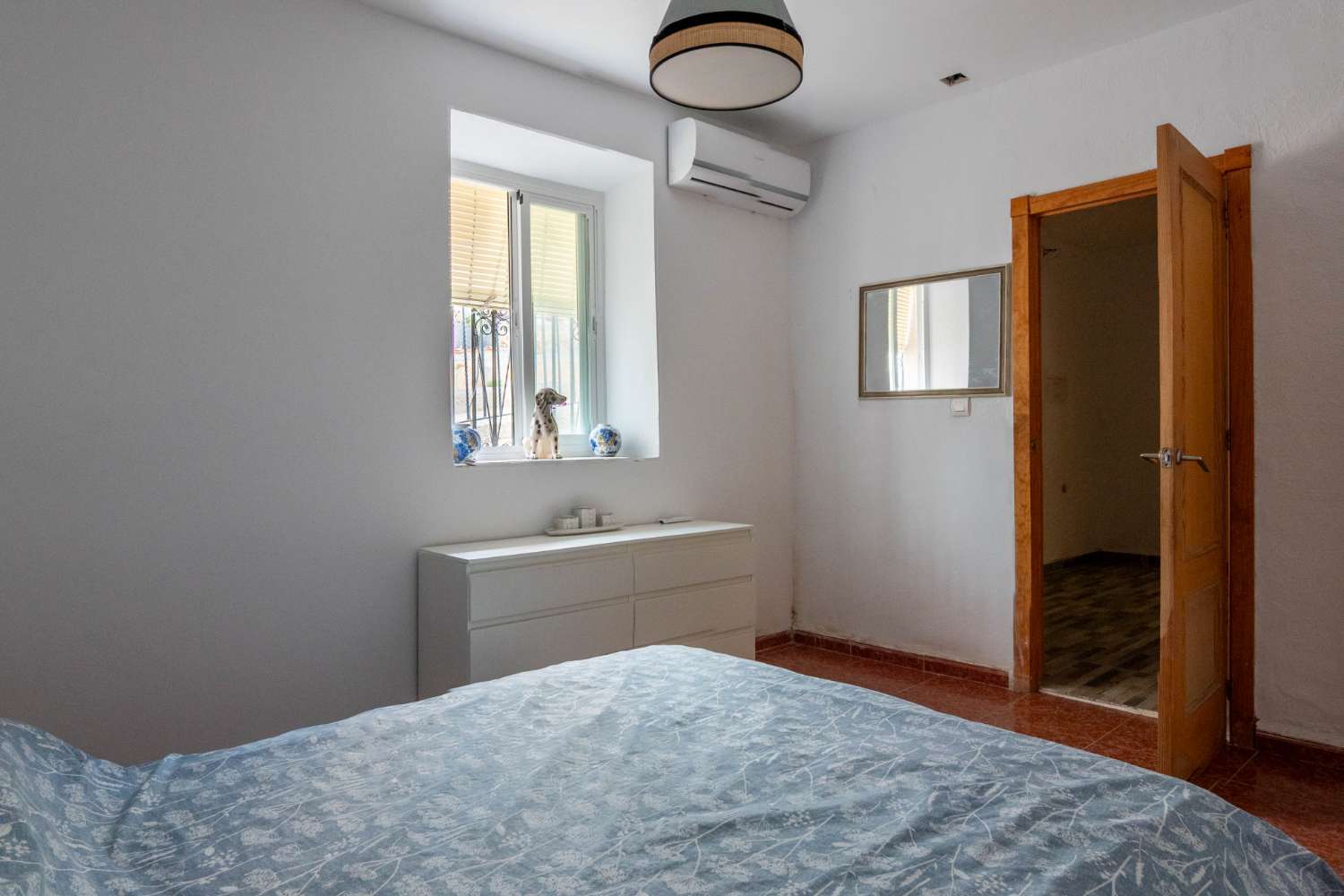 Dorpshuis met terrassen, extra kamer en veel potentieel
