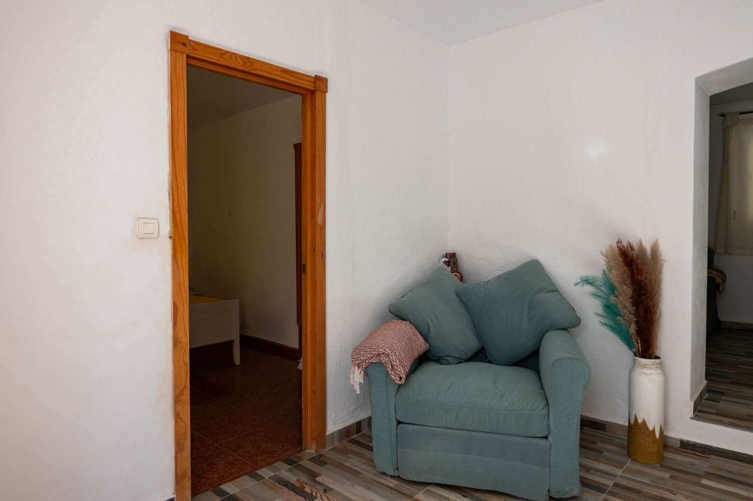 Dorpshuis met terrassen, extra kamer en veel potentieel