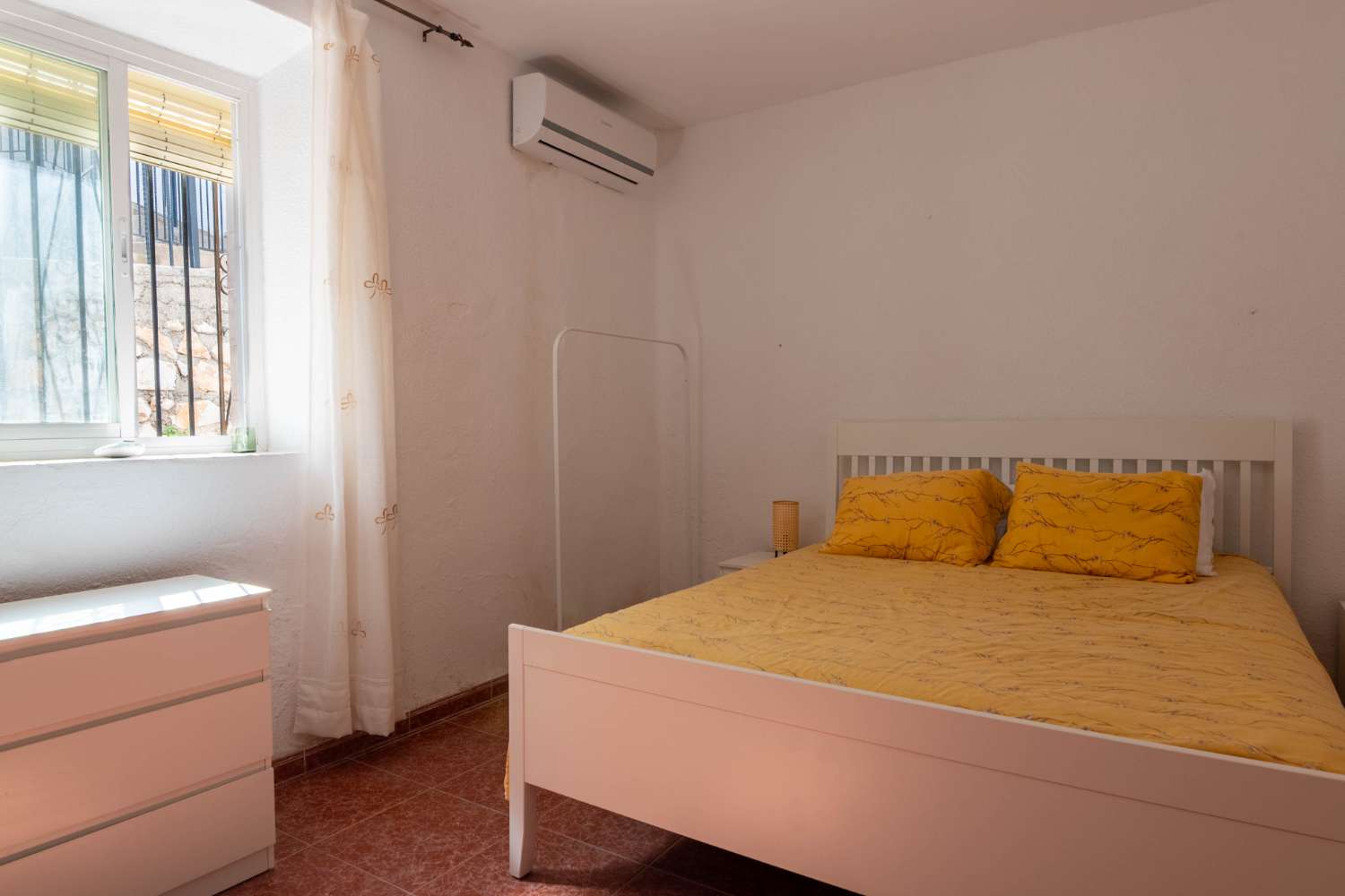 Dorpshuis met terrassen, extra kamer en veel potentieel