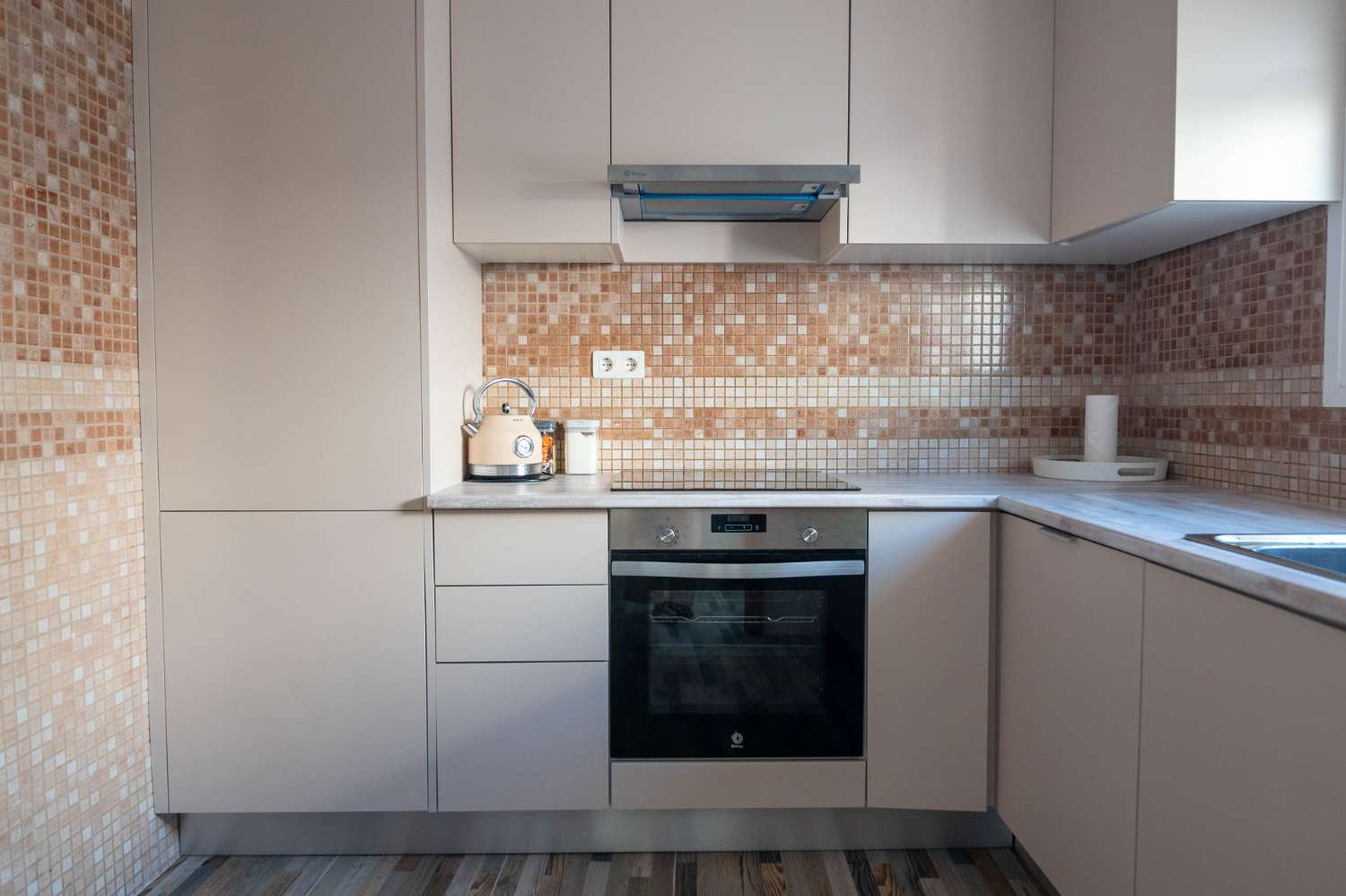 Dorpshuis met terrassen, extra kamer en veel potentieel