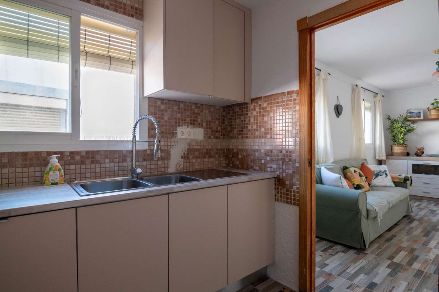 Dorpshuis met terrassen, extra kamer en veel potentieel