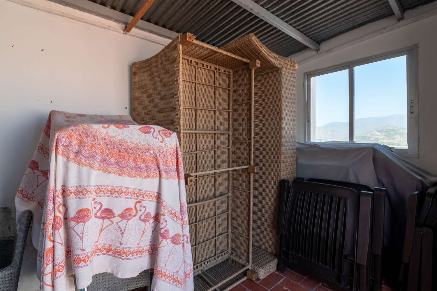Dorpshuis met terrassen, extra kamer en veel potentieel