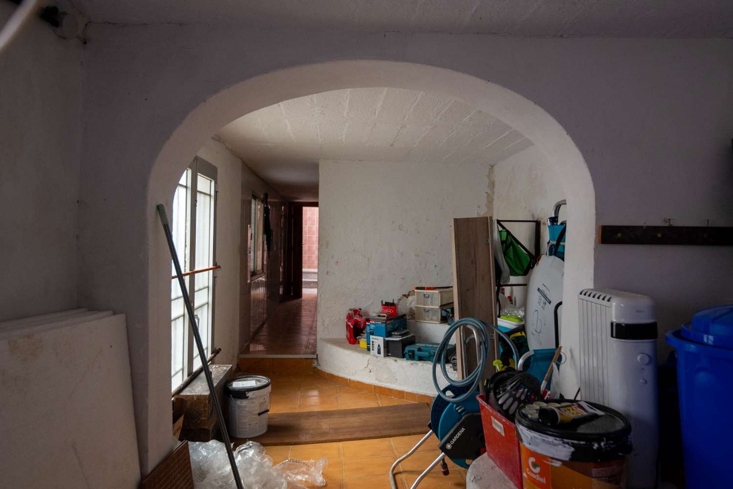 Dorpshuis met terrassen, extra kamer en veel potentieel