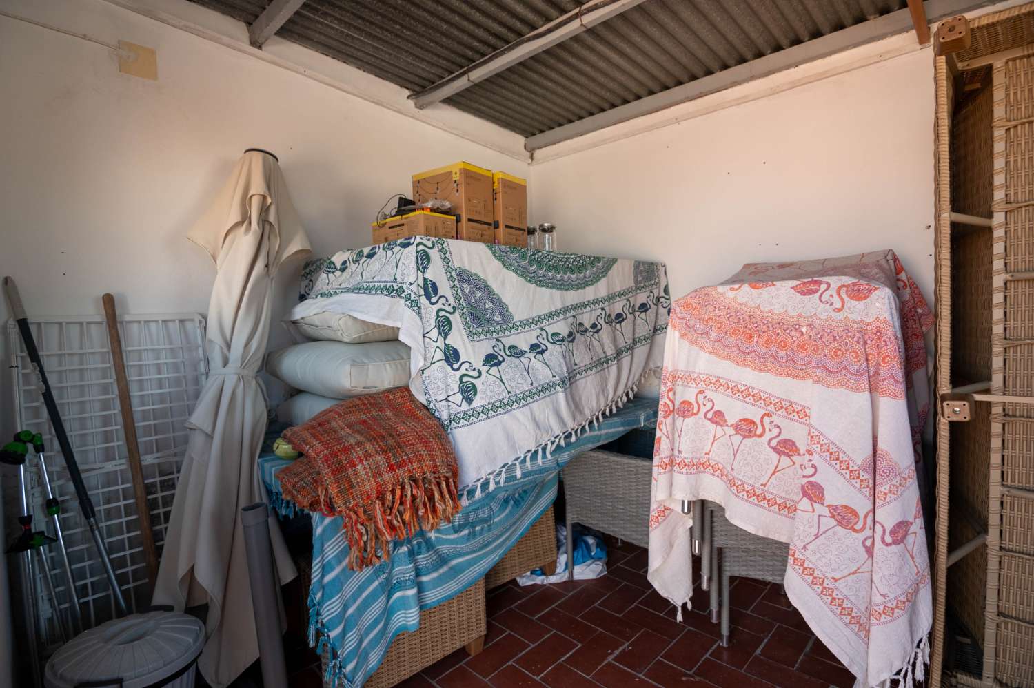 Dorpshuis met terrassen, extra kamer en veel potentieel