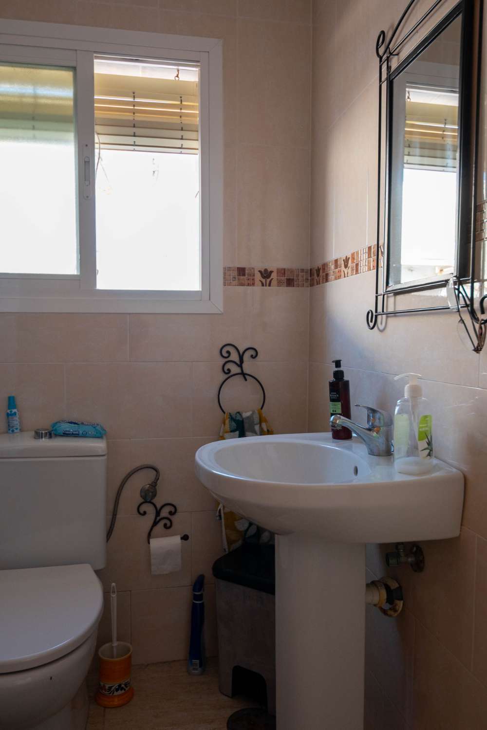 Dorpshuis met terrassen, extra kamer en veel potentieel