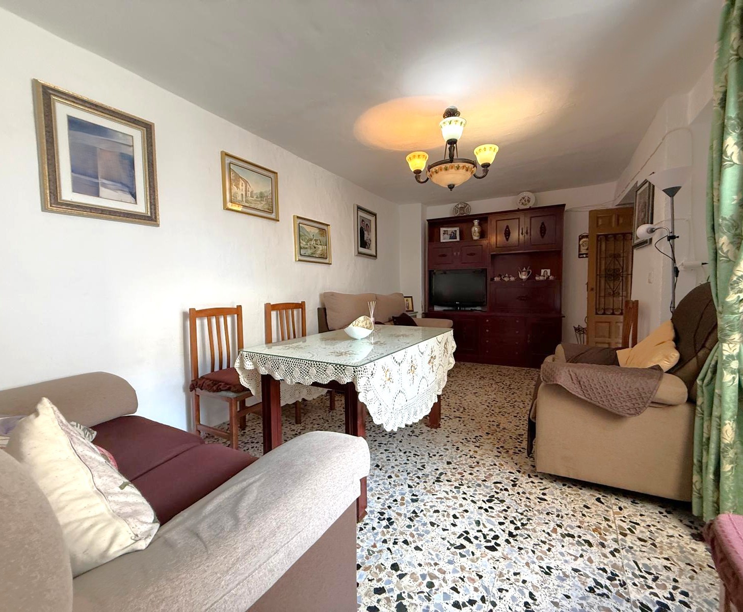 Auténtica casa de pueblo en venta en Jete